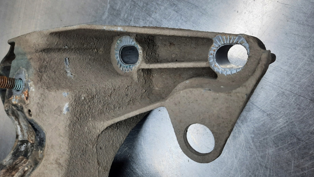 фото №7, Кронштейн двигателя 4b0199351a vw passat b5 audi a4 b5