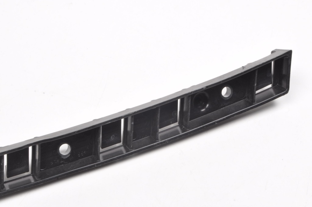 Ferrari portofino f164 кронштейн напрямна бампера правий задній 88980300 Зі Шроту