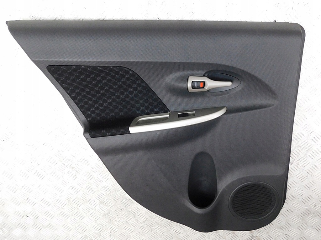 фото №8, Обшивка левый правый перед задняя - toyota urban cruiser