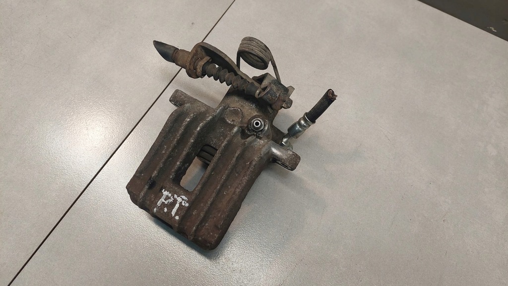 фото №6, Суппорт тормозной правый задняя audi a4 b6 1.9 tdi