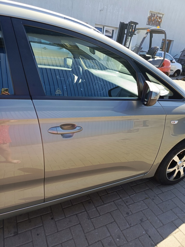 фото №1, Kia carens iv дверь правое перед передние голый k3y