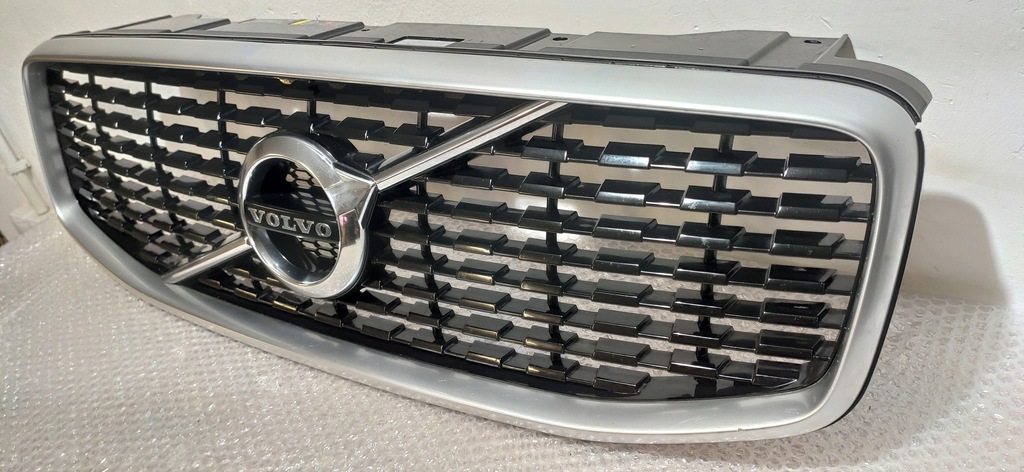 фото №2, Решітка радіатора решітка радіатора volvo xc60 ii 2 r-design