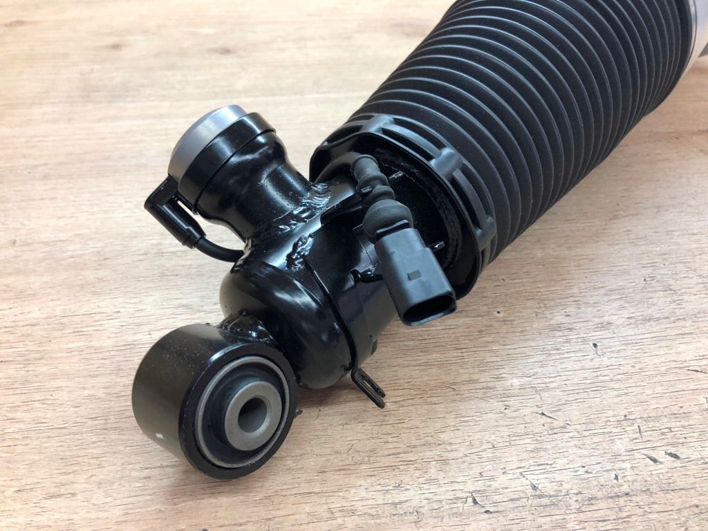 фото №9, Амортизатор пневмоподушка правый задняя 7l8616020d do audi q7 4lb porsche 2006-2015