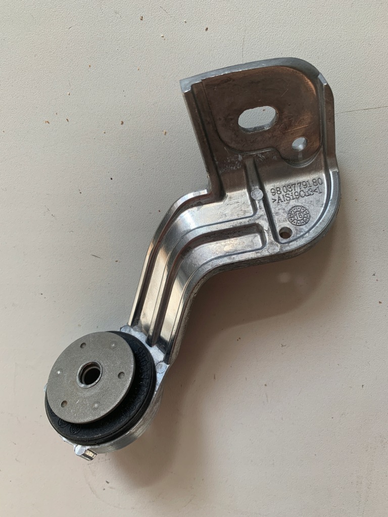 фото №1, Citroen c3 aircross 2017- кронштейн кронштейн інтеркулер