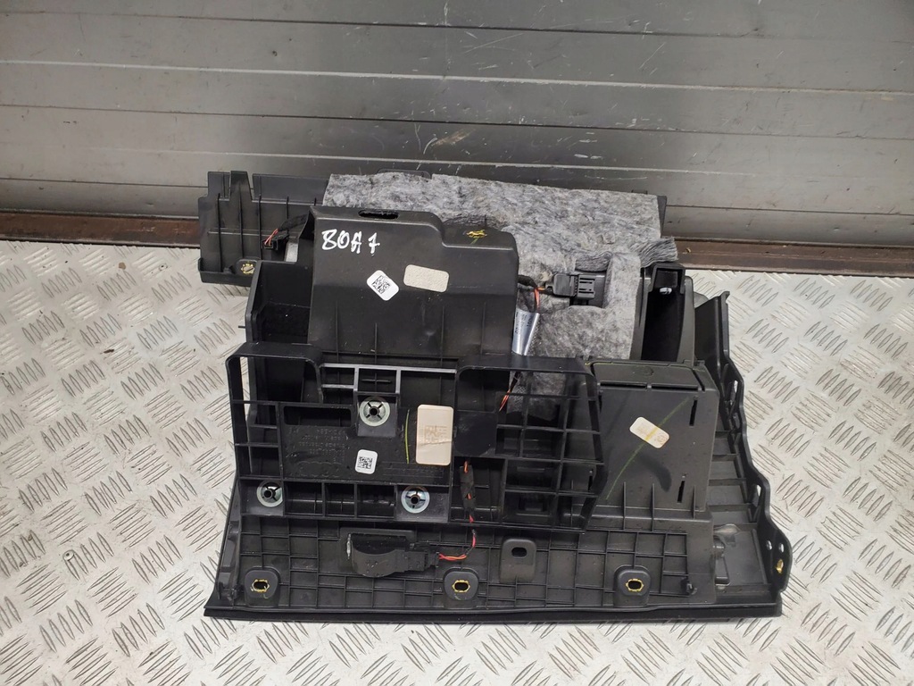 фото №5, Audi q5 sq5 80b857035a перед сторона права бардачки, полиця