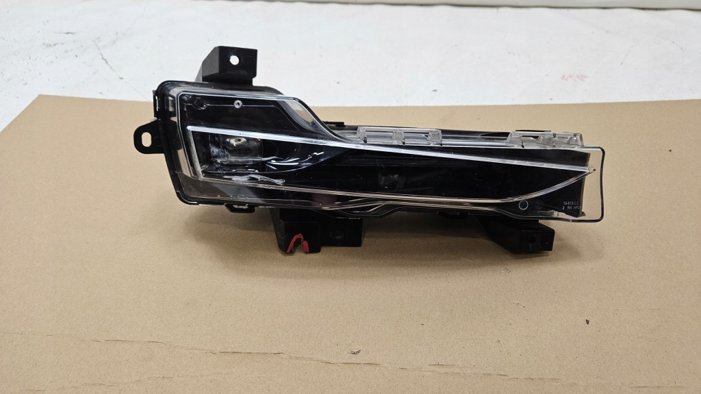 Протитуманна фара led правий tesla model 3 рестайлінг  y 1624798-00-a Оригінал