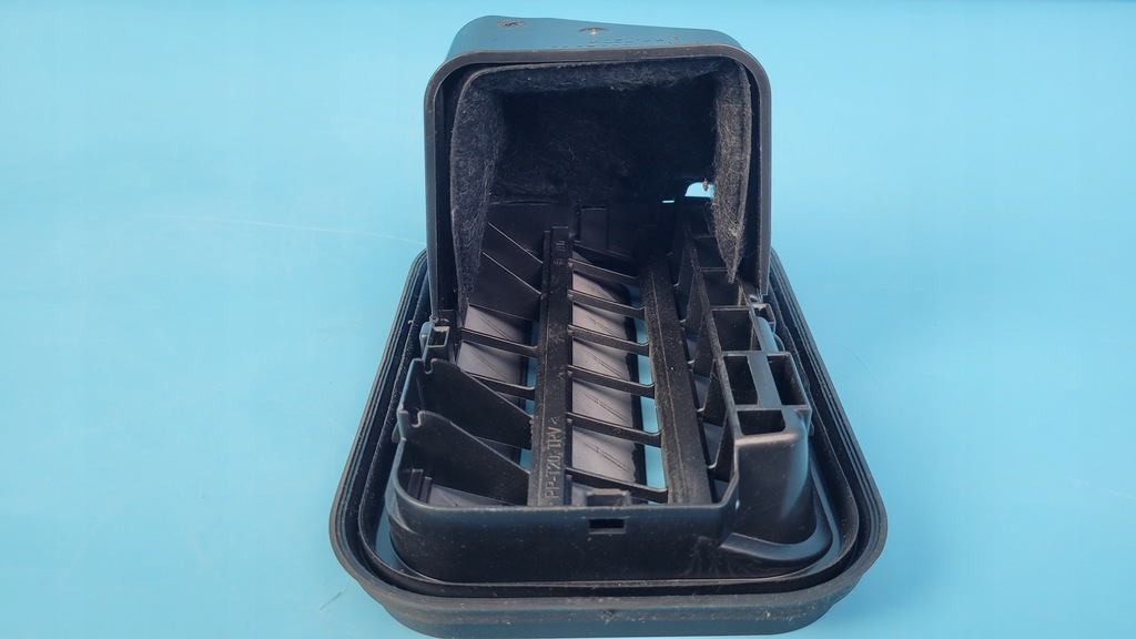 фото №7, Mercedes x247 glb 200 23r решітка вентиляційна ліва a1778302000