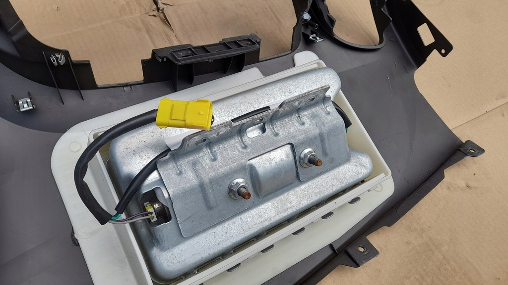 фото №9, Chrysler town country v 10-20 приборная панель приборная подушка 68086537ac usa