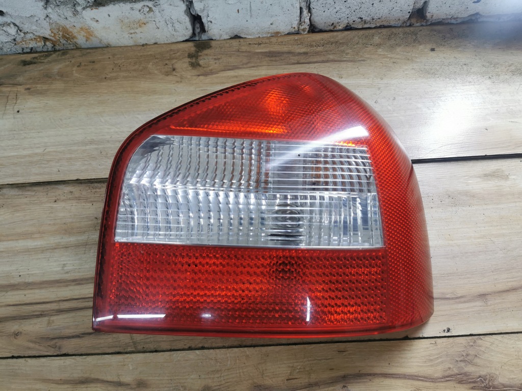 фото №1, Лампа правая задняя audi a3 8l lift 8l0 945 096b
