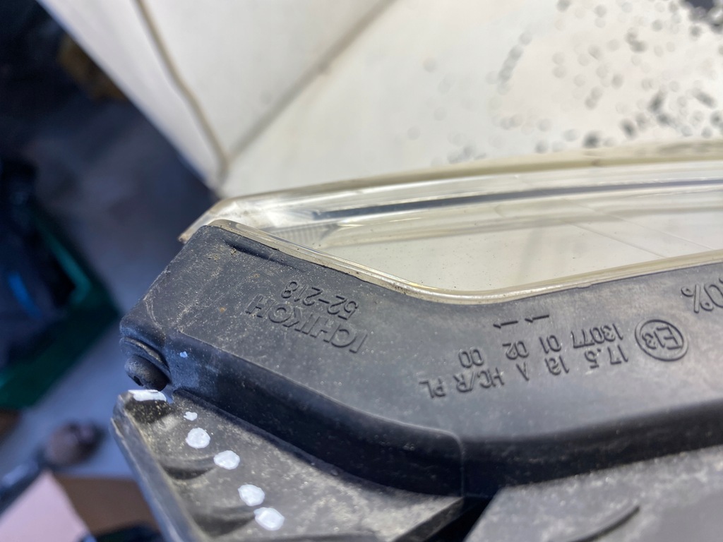 фото №14, Subaru trezia лампа лівий перед