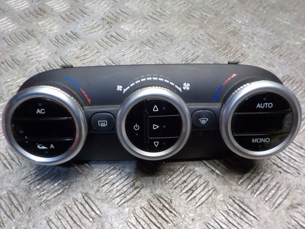 фото №1, Alfa romeo giulietta панель кондиціонера 156099234