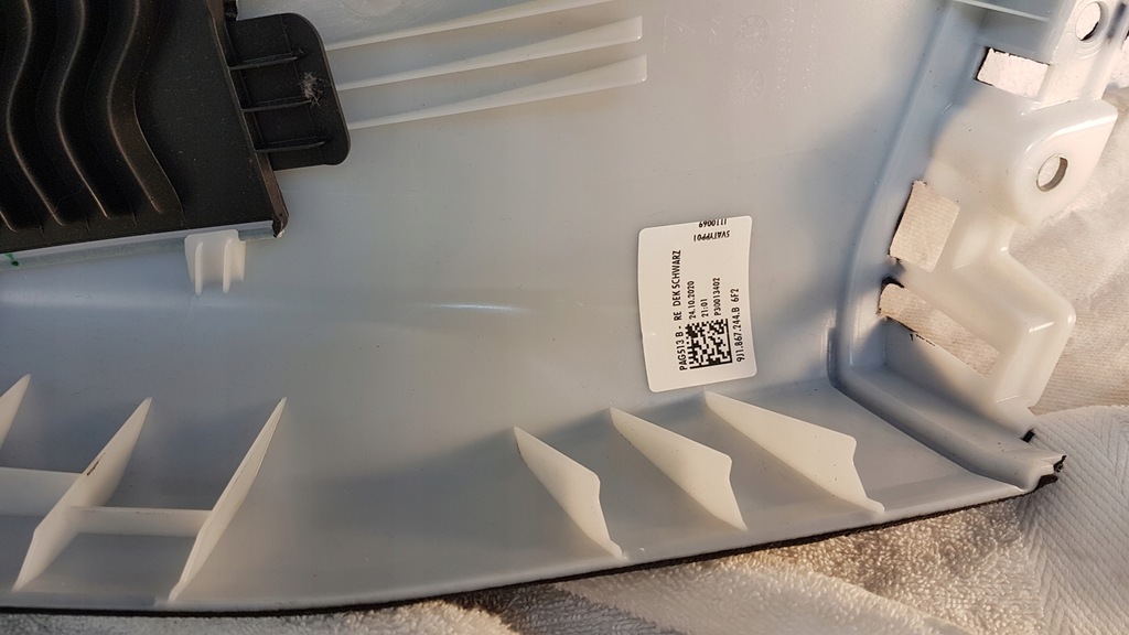 фото №14, Обшивка защита правого стойка b porsche taycan