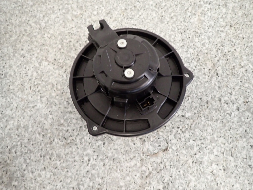 фото №1, Toyota avensis t25 corolla verso e12 вентилятор воздуходувка europa