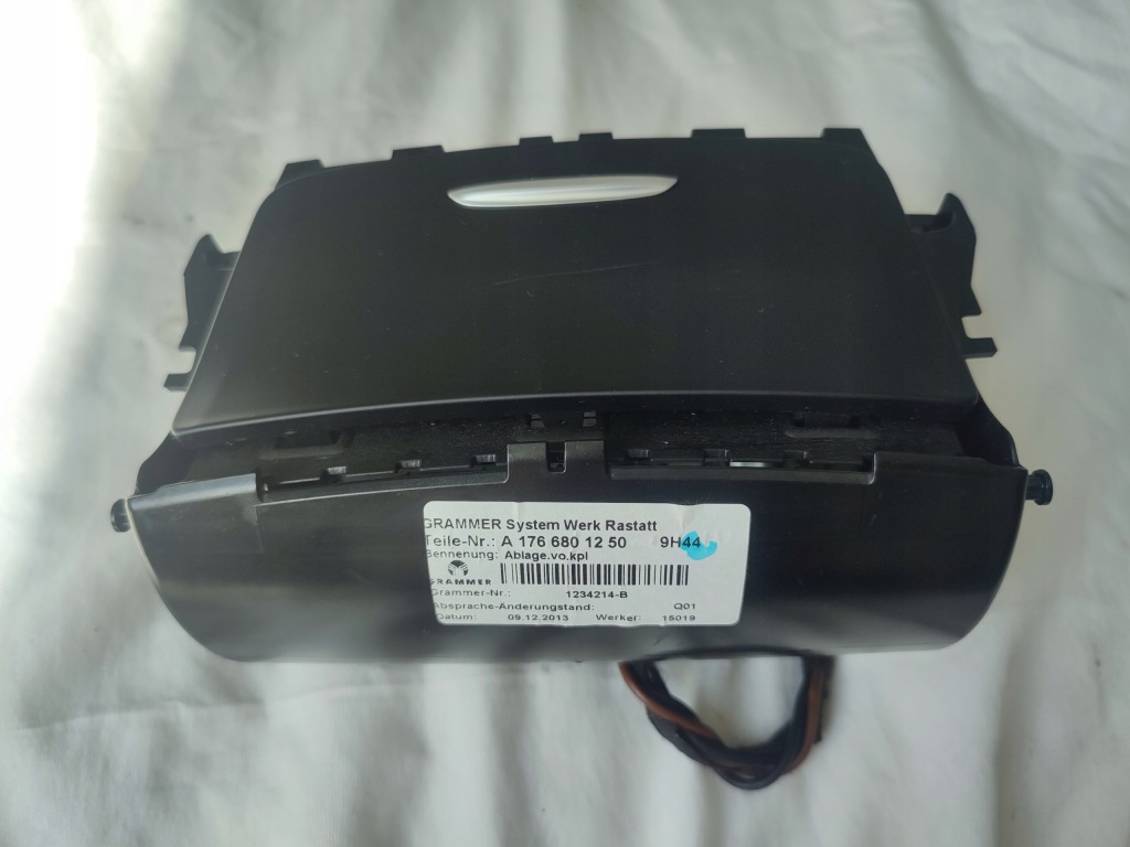 Пепельница туннель среднего a1766801250 w176 a-klasa mercedes в Украине