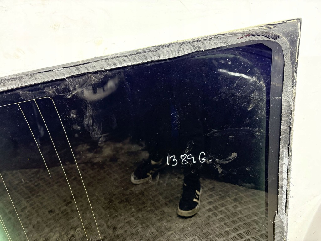 Стекло задняя tesla model 3 Оригинал