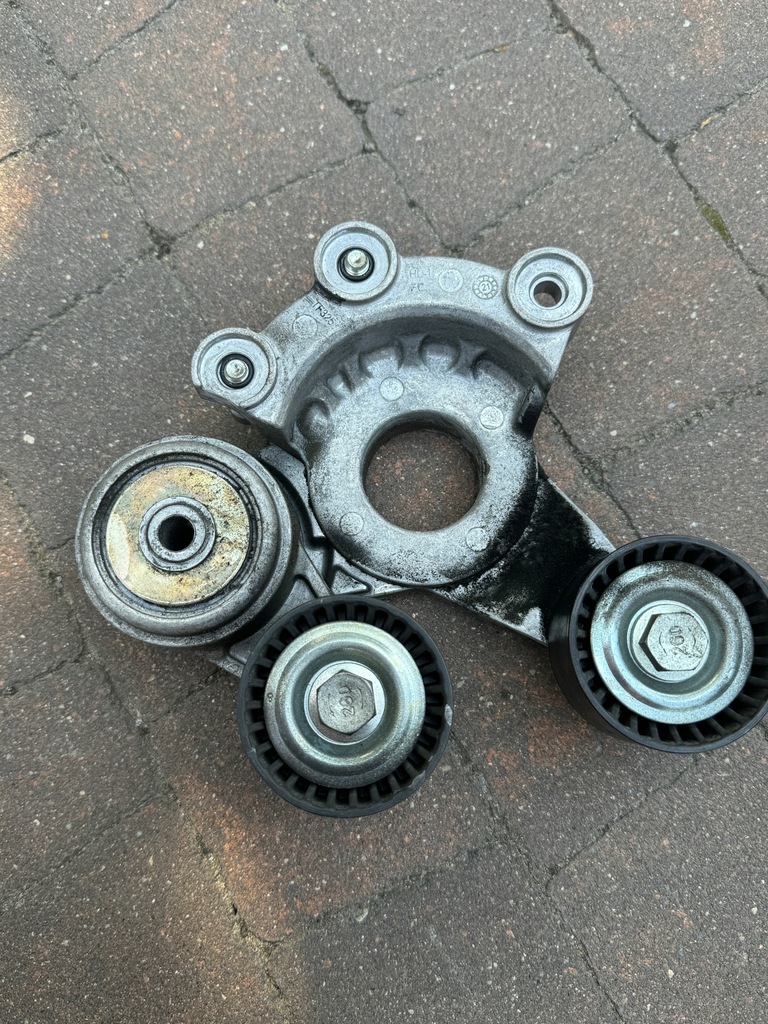 фото №1, Maserati levante grecale 2021 2022 2.0 hybrid натягувач ролик двигуна