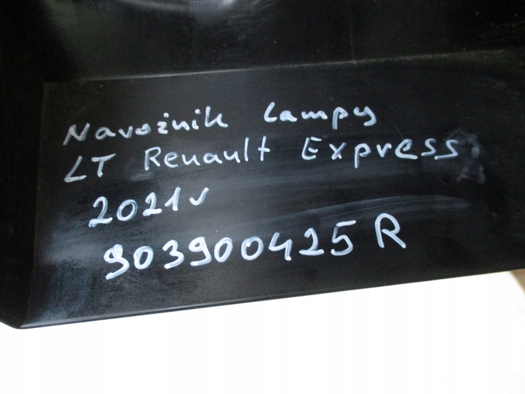 Кутик лампи лівий задній задній renault express 2021r 903900425r в Україні