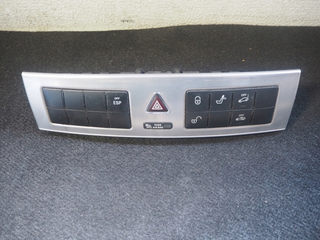 фото №1, Mercedes w203 панель вимикач світла аварійних