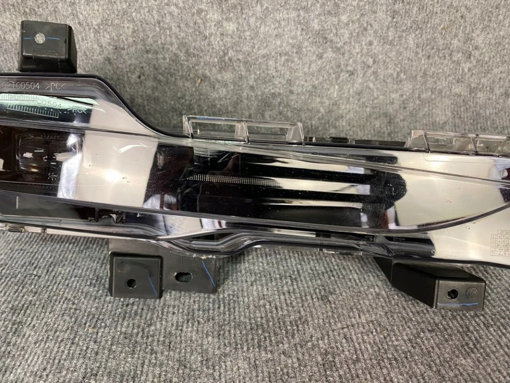 Led drl фара передняя перед правый  - tesla model 3 17- Недорого