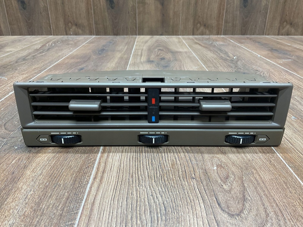 Купить Решётка средняя запчасти mercedes-benz оригинальный номер 1298300654