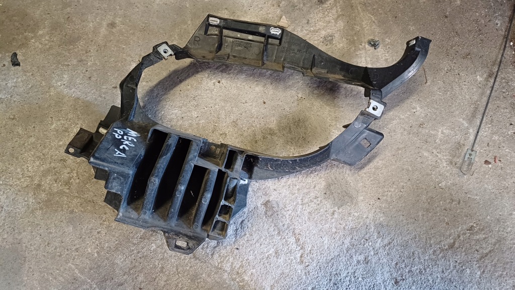 фото №1, Mercedes a w169 кронштейн протитуманної фари праве рамка