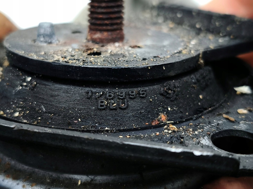 Maserati quattroporte 2004 кронштейн двигуна 176995 Недорого