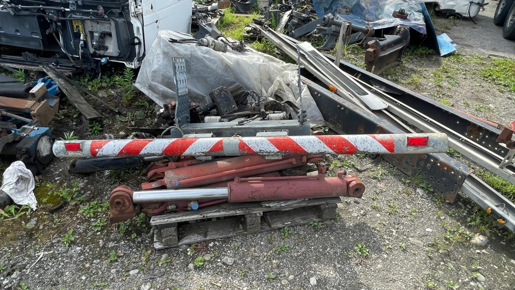 фото №1, Mercedes actros mp3 балка задняя гидравлическая