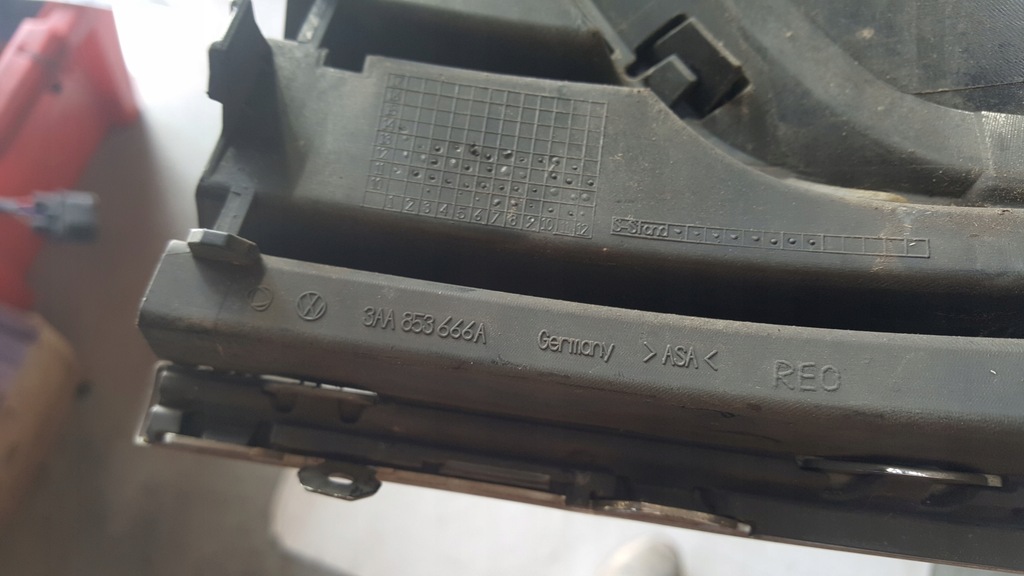 фото №11, Решітка бампера правий перед vw passat b7 3aa853666a