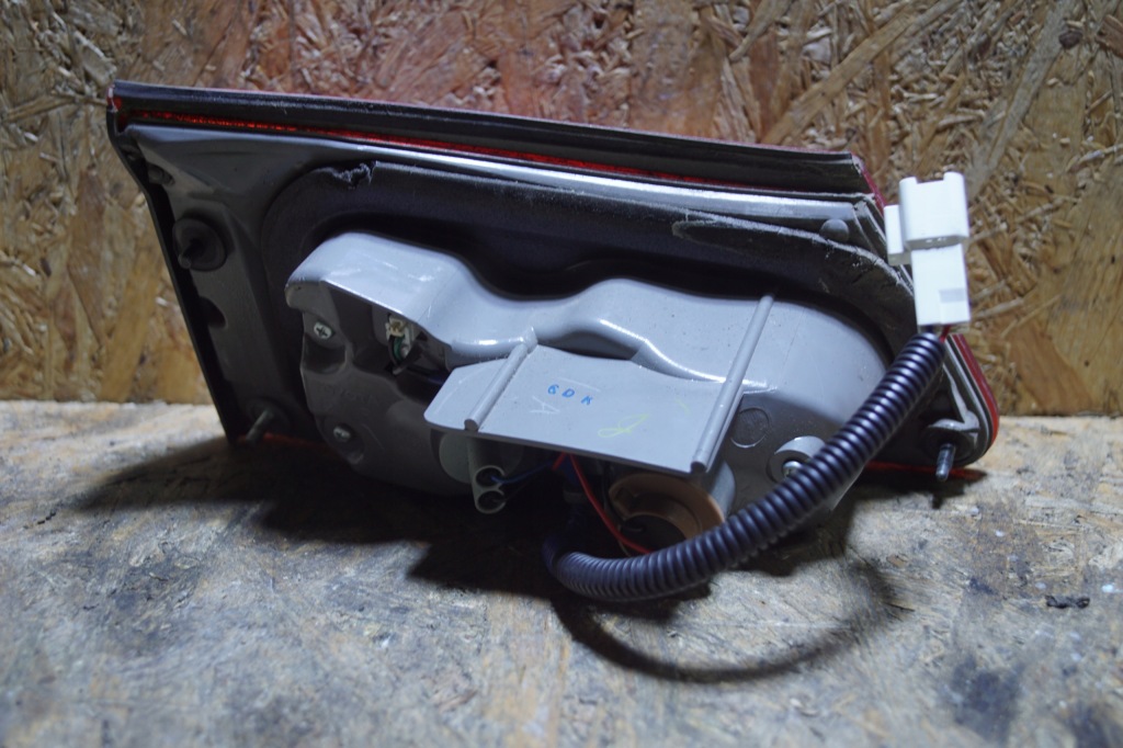 фото №4, Lexus is220 лампа права задня w кришка