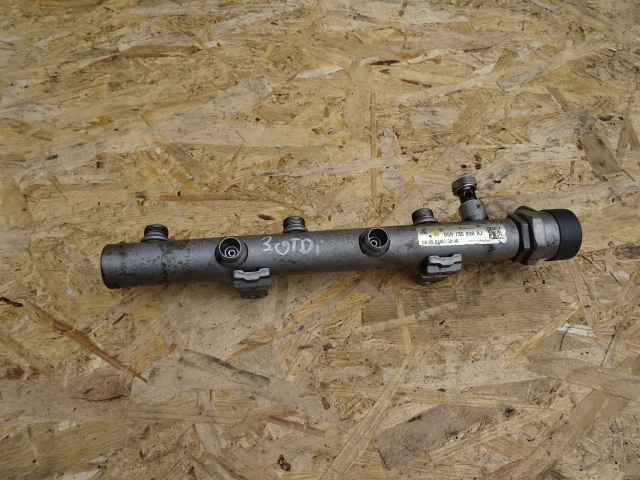 фото №1, Молдинг впрыскная audi a4 059130090aj