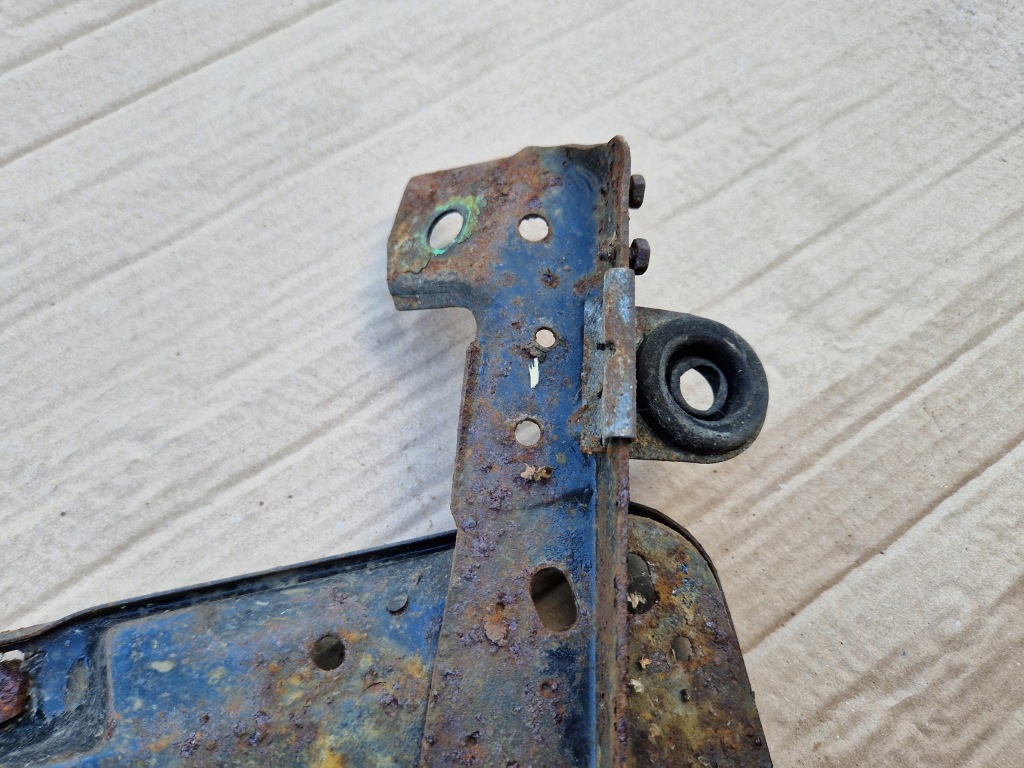 Основание аккумулятор mercedes w123 220d седан Киев