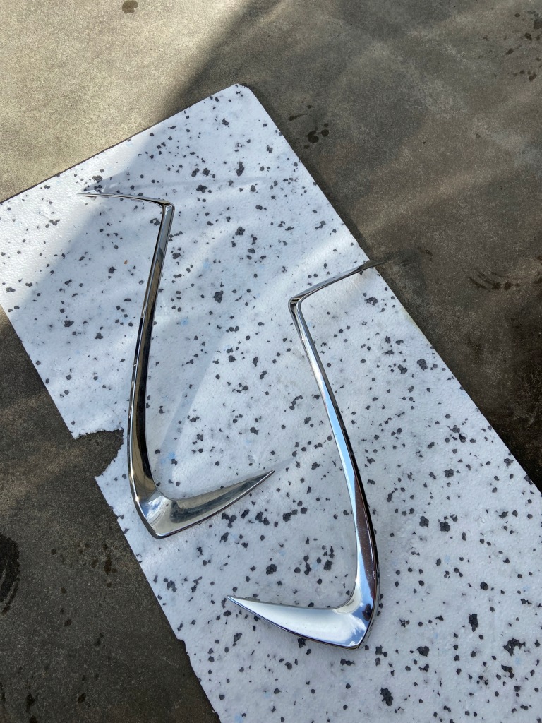 фото №1, Lexus gs iv хром лівий бампера молдинг 52713-30120