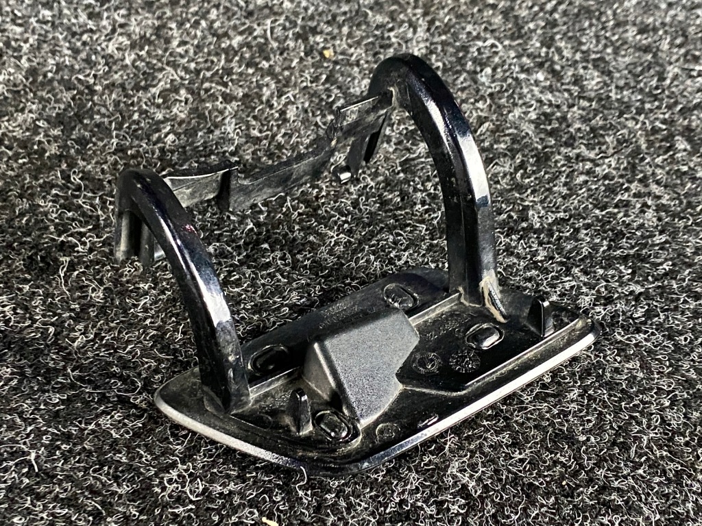 фото №4, Mercedes-benz оригинальный номер a1768850123 заглушка распылителя