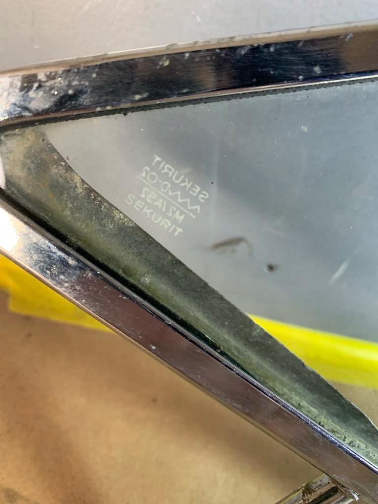 Opel commodore a купе rekord c стекло передняя правый  откидная #1071 с Разборки