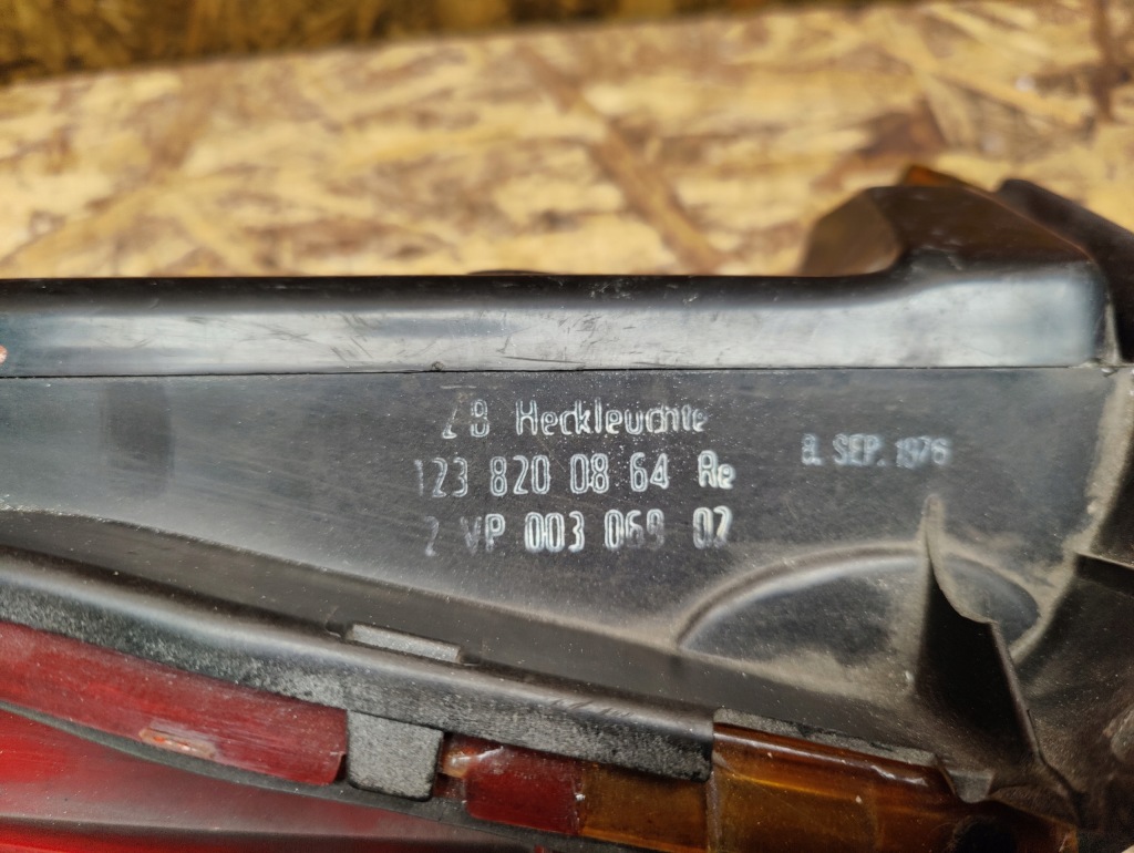 Лампа правая задний  mercedes w123 1238204964 r в Украине