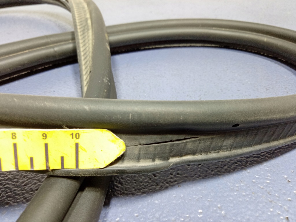 фото №5, Audi q4 e-tron sportback прокладка кришки багажника 89e827705b