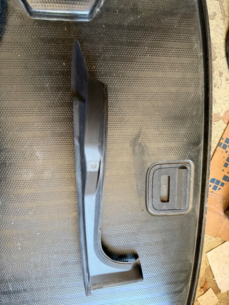 Купити Mercedes eqe 350+ 23r захист стійка d права a2956901800