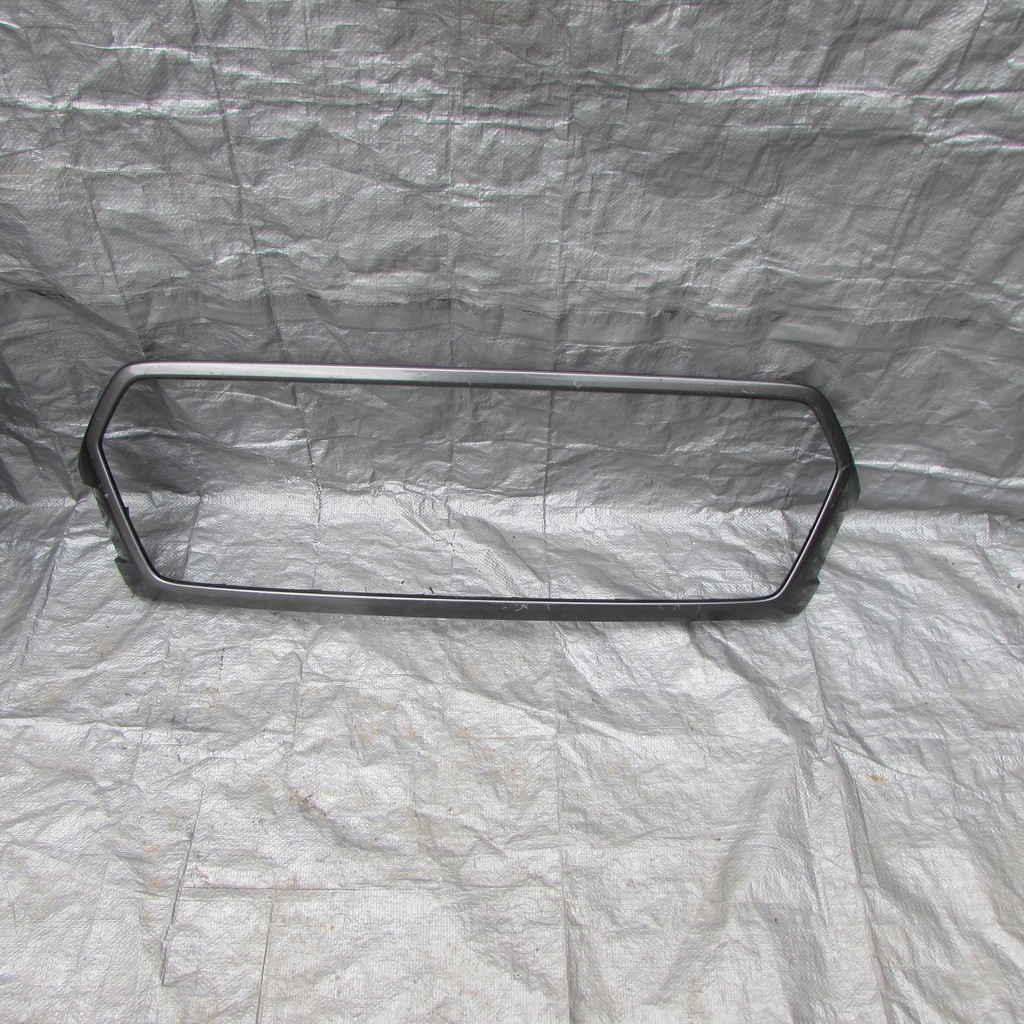 фото №1, Рамка решетка toyota hilux 53121-yp080