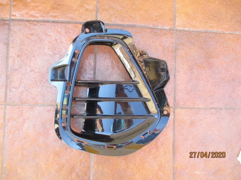 Купити Hyundai i30 решітка заглушка права перед