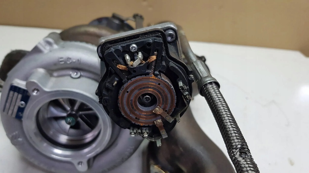 фото №5, Турбина турбонагнетатель 8649049 bmw rolls royce n74