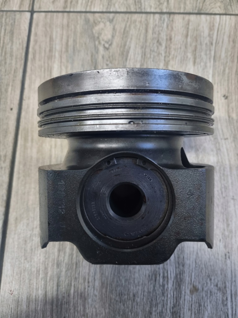 фото №2, Поршень renault volvo 21161901