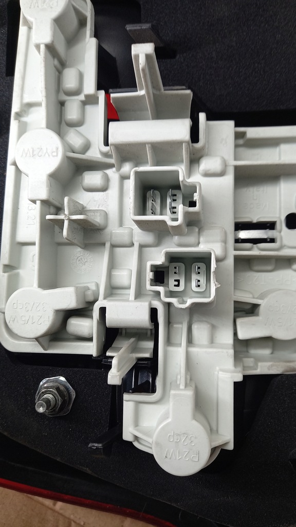 фото №5, Лампа левая задняя volvo s40 04r