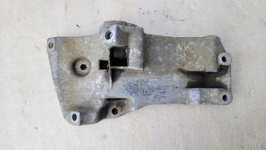 фото №1, Audi a2 fabia 1.4 кронштейн генератора 036145169a