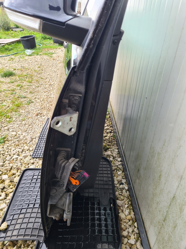 Дверь правый  перед с зеркало volkswagen golf v 5 Недорого