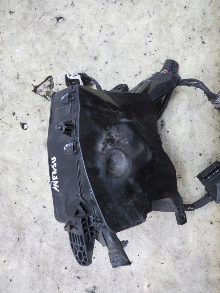 Купити Коробка запобіжників avensis t29 82115-05a30