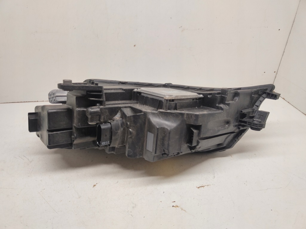 Skoda octavia 3 рестайлинг  фара правый  перед full led в Украине