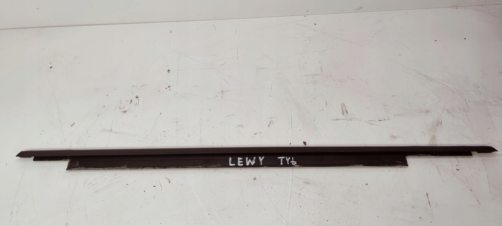 фото №1, Молдинг дверь левый задняя mat audi q5 8r 8r0839477c