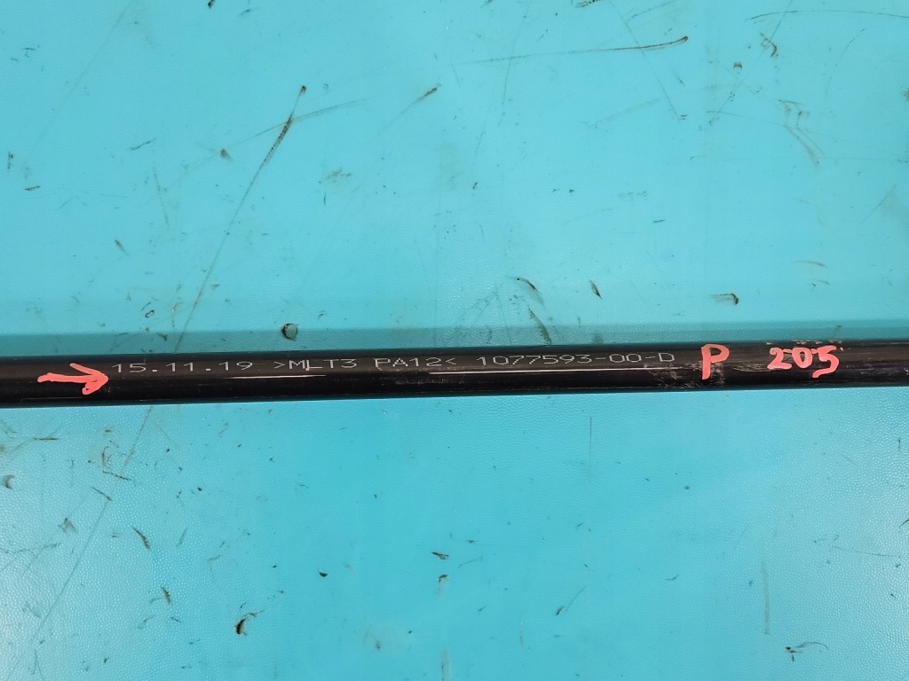 Труба шланг патрубок радіатора tesla model 3 2017- 1077593-00d null Недорого