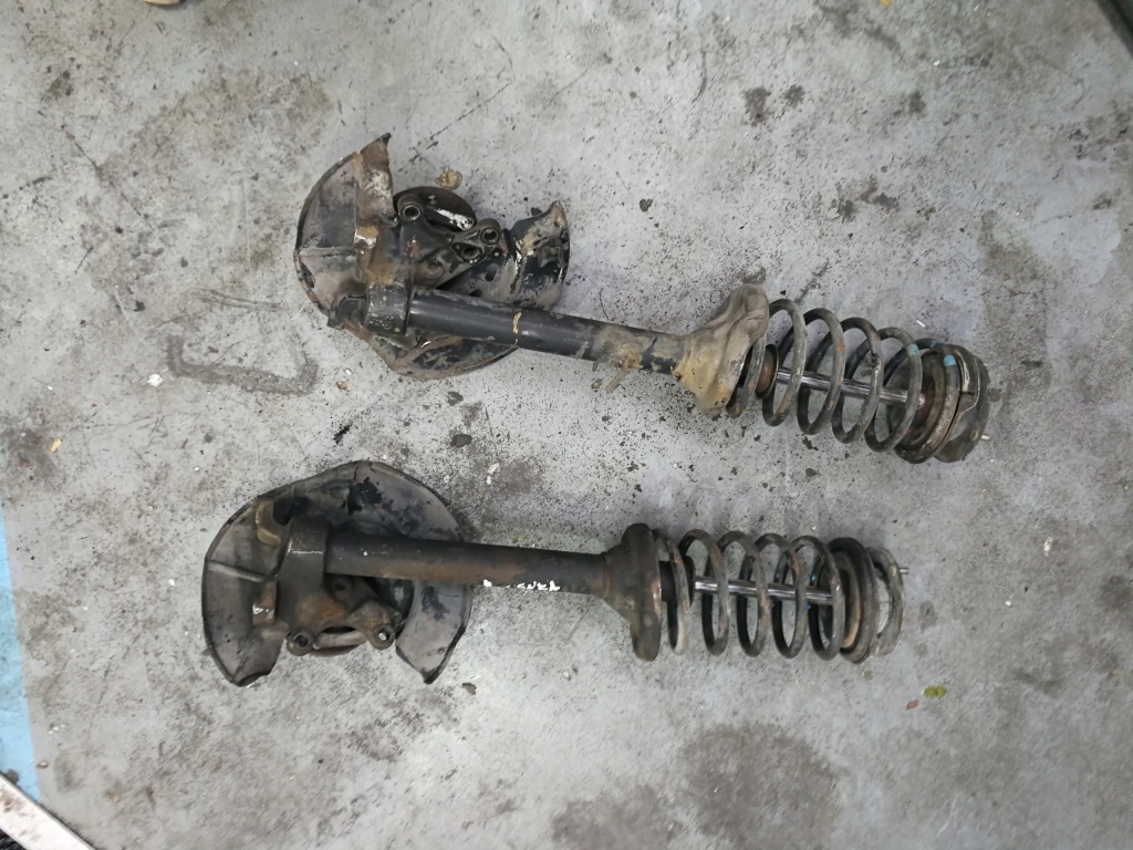 Амортизаторна стійка правий перед bez корозія bmw e30 Доставка