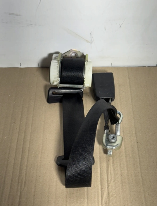 Купити Mercedes w221 ремінь безпеки задній 33055612b